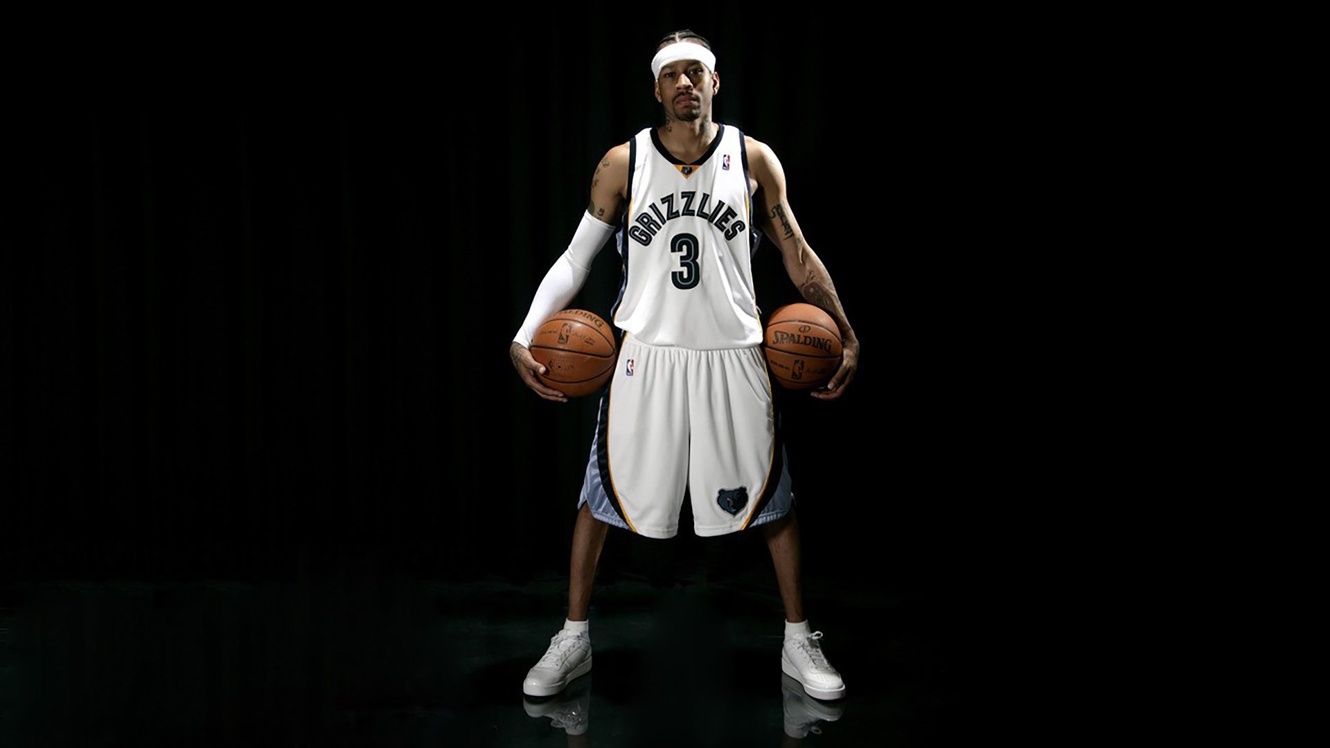 篮球让中国的夜晚更加闪耀，篮球让我们点燃着激情与梦想